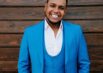 El cantante dominicano que conquista Ucrania con su talento