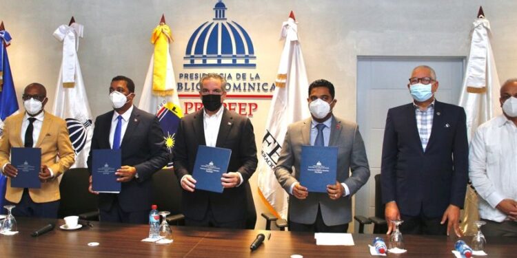 Anuncian Gobierno asumirá costo seguro de salud de 156 mil trabajadores municipales