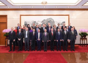 China se opone EEUU y UE interfieran en sus asuntos internos