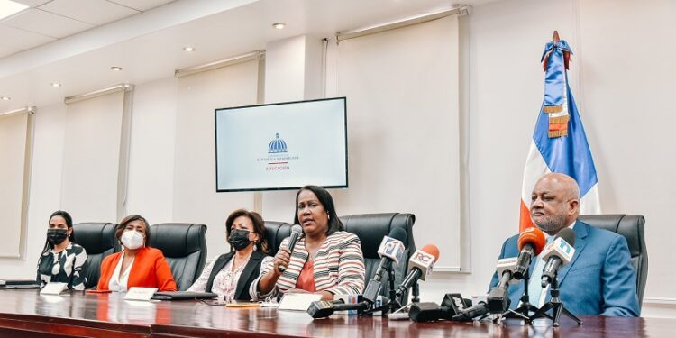 Minerd llama a concurso para el personal docente