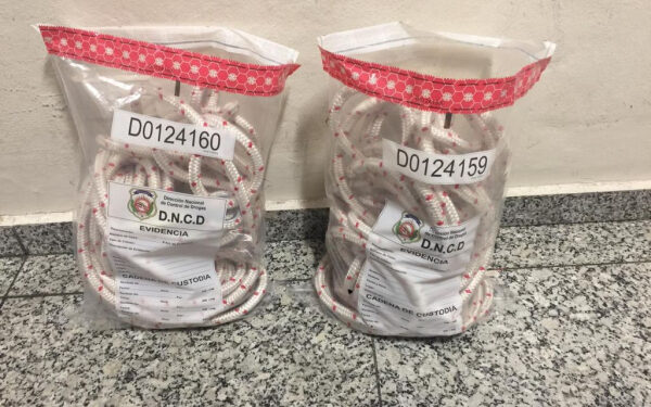 Los narcos siguen creativos; ocupan en interior de sogas tubos rellenos de cocaína líquida