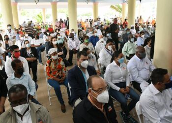 Obras Públicas anuncia en El Seibo construcción de tres carreteras