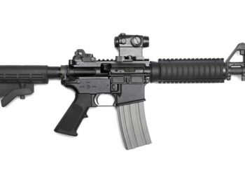 Asaltantes roban 20 fusiles y escopetas matando a tres policías en Haití