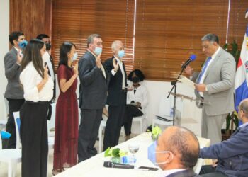 26 extranjeros de 11 países adquieren la nacionalidad dominicana