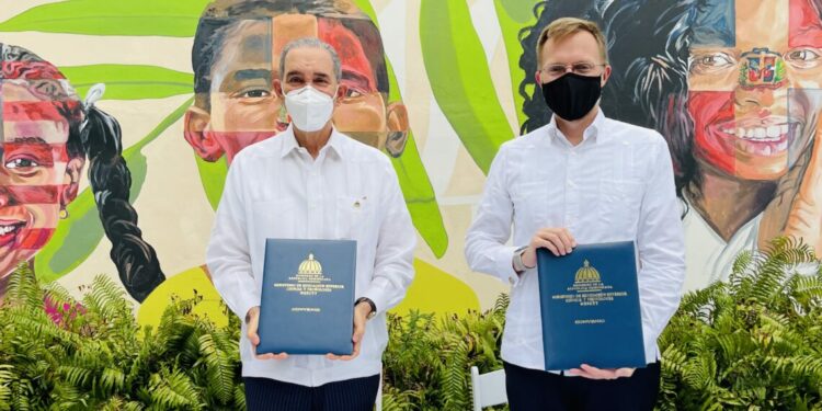 La Embajada USA y el MESCyT renuevan acuerdo Fulbright