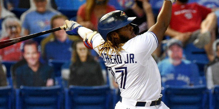 Dominicano Vladimir Guerrero acaricia triple corona en béisbol de MLB