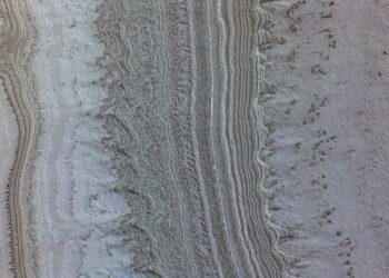 Arcillas, no agua, son la fuente probable de los "lagos" de Marte