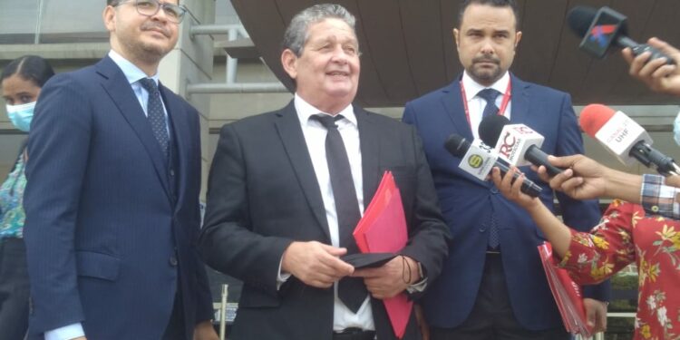 Abogados del general Adán Cáceres piden actuar contra directora de prisiones