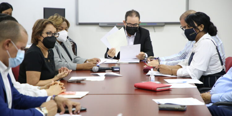 Diputados escuchan posición ADAFP sobre devolución de hasta 30% de Fondo de Pensiones