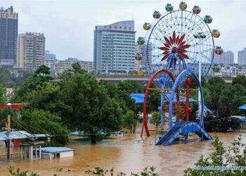 Xi Jingping ve "sumamente graves" inundaciones dejaron 25 muertos y 200.000 desplazados