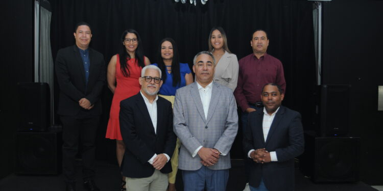 Veteranos y jóvenes periodistas de arte y espectáculo dejan constituida la ADOPAE