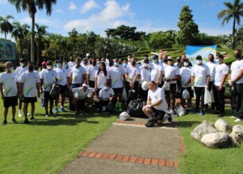 MIDE promueve práctica de Plogging en RD: participan civiles y militares