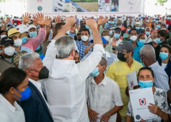 Luis Abinader entrega 3 mil títulos de propiedad en el fin de semana