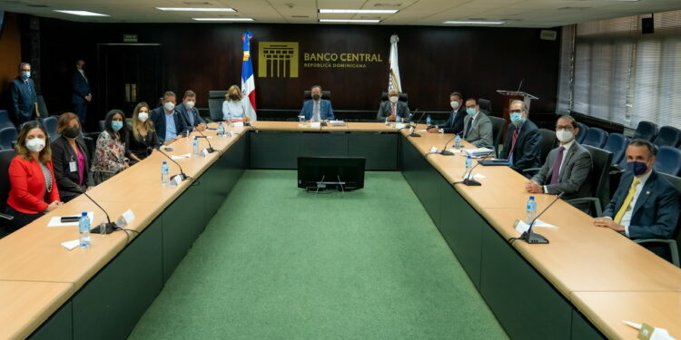 Valdez Albizu se reunió con directiva de ACOPROVI