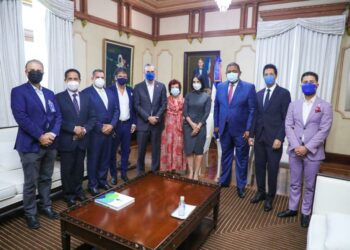 Presidente Abinader recibe a la actriz y productora cinematográfica Jane Chaplin