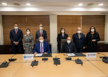 Grupo Popular y PUCMM ratifican convenio para formar en RSE y sostenibilidad