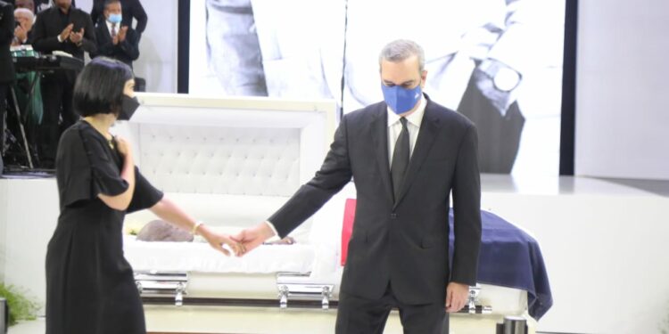 El último adiós al caballo mayor Johnny Ventura