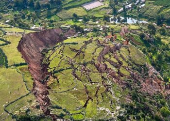Al menos cuatro muertos y  80 desaparecidos tras deslizamiento de tierra en Japón
