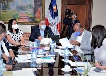 Ministro Almonte explica a senadores sobre presa de cola pretende la Barrick en Yamasá