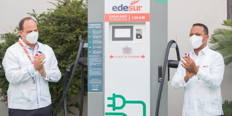 Edesur instala supercargador dual para vehículos eléctricos