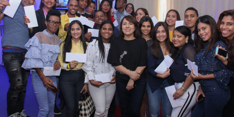 Nuevo comité ejecutivo presenta Acroarte Studio