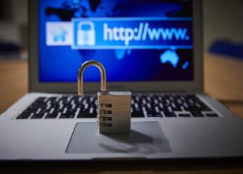 Arrestado en España hombre hackeó más de 130 cuentas de Twitter incluidas las de Biden y Obama