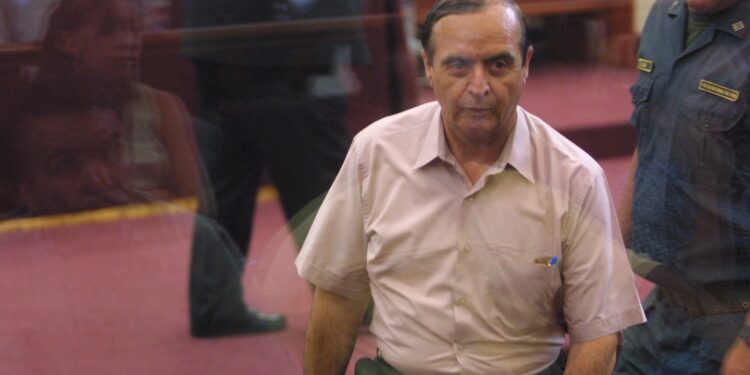 Vladimiro Montesinos emerge de nuevo en el volcán político peruano