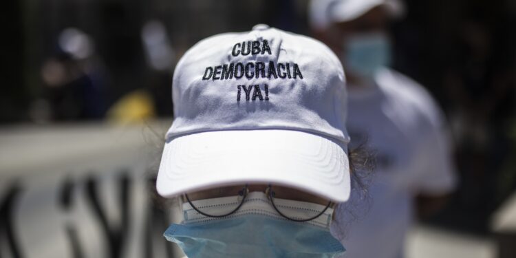 Yoani Sánchez denuncia varios heridos y cientos de detenidos tras las protestas en Cuba