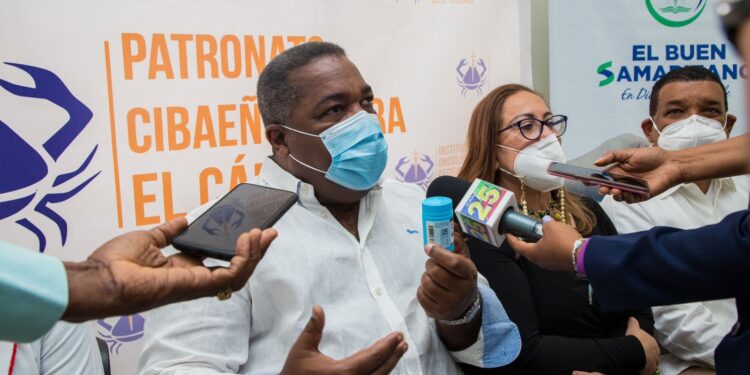 Gobierno entrega lote de medicamentos al Instituto Oncológico del Cibao