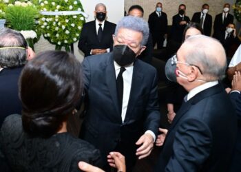 Encabezado por Danilo dirigentes del PLD ofrecen pésame a Leonel por fallecimiento de su madre