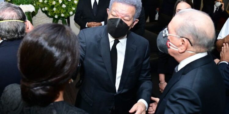 Encabezado por Danilo dirigentes del PLD ofrecen pésame a Leonel por fallecimiento de su madre