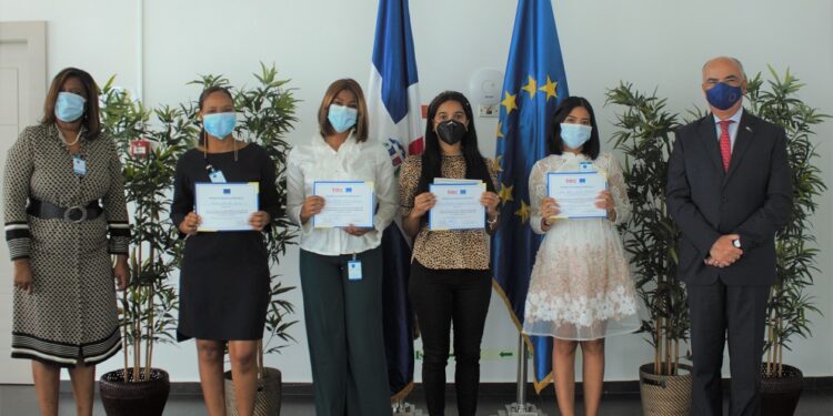 La Union Europea E INTEC Premian a Ganadores de la IV Edicion del concurso de  periodistas