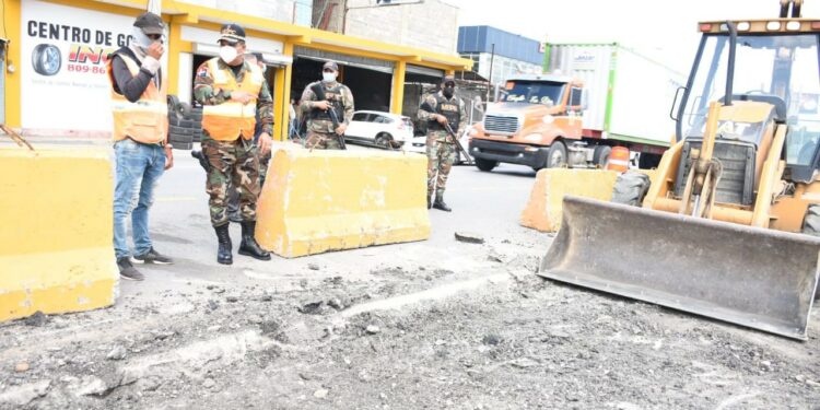 Cierran 53 pasos ilegales en la autopista Duarte.