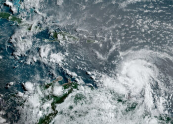 El huracán Elsa azota isla de Barbados en su avance por el Caribe