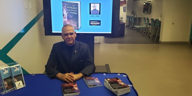 Miami: Dominicano cuenta en un libro su experiencia tras sobrevivir al COVID-19