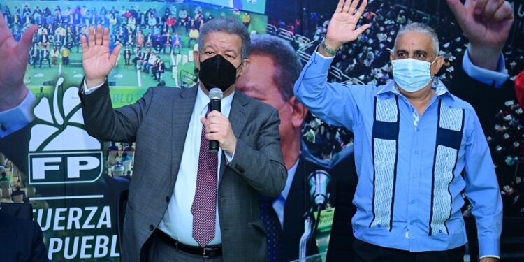 Samaná: Fuerza del Pueblo juramenta a exalcalde Miguel Bezi  y otros ex peledeístas