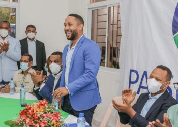 Dos regidores y decenas de dirigentes del PRD se juramentan en Partido País Posible