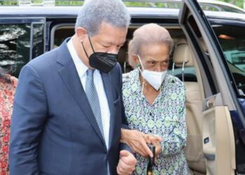 Leonel Fernández lamenta muerte de su madre, doña Yolanda Reyna