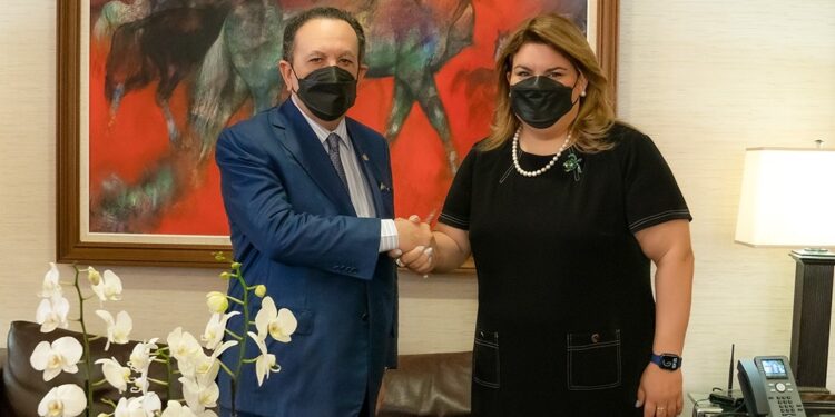 Gobernador Valdez Albizu recibe a congresista de EEUU