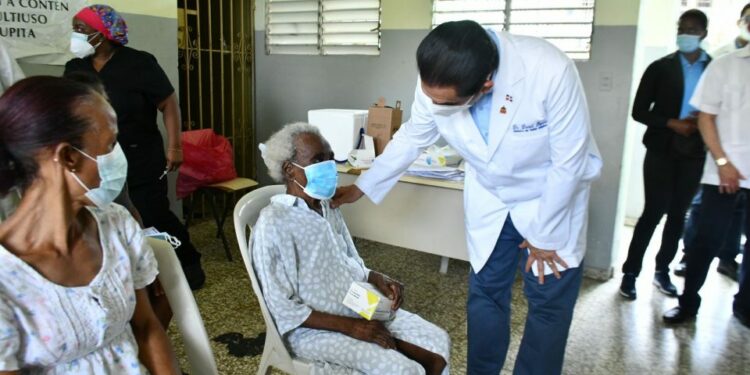 Reportan una sola defunción y 863 positivos al Covid-19 en República Dominicana