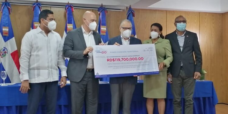 Economía entrega RD$119.7 millones para 41 proyectos de inversión pública