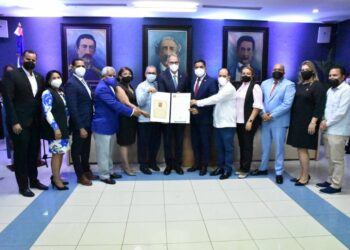 Ayuntamiento de La Vega reconoce al poeta José Mármol como Hijo Meritísimo