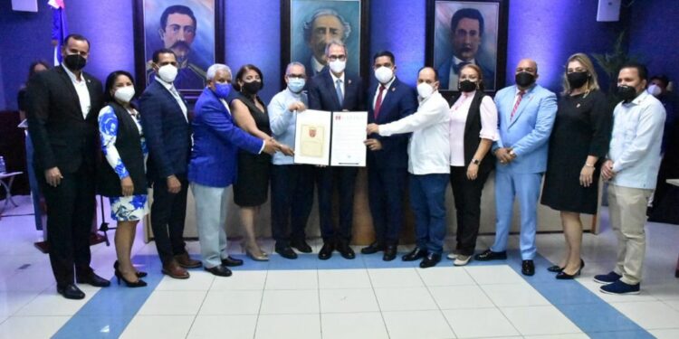 Ayuntamiento de La Vega reconoce al poeta José Mármol como Hijo Meritísimo
