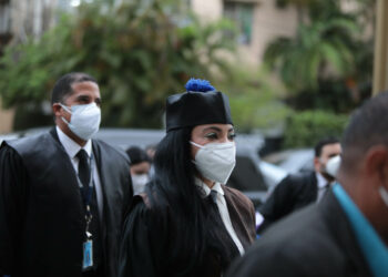 La lectura de Yeni Berenice a los plátanos en caja fuerte de Jean Alain