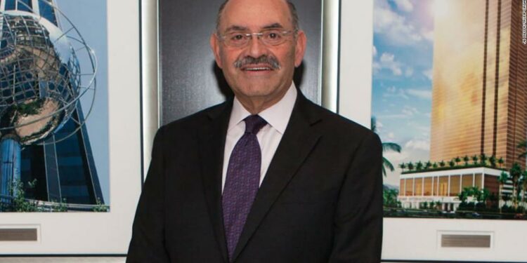 Se entrega el director financiero de la Organización Trump