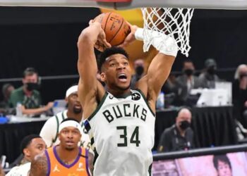 Los Bucks igualan las Finales apoyados en Middleton