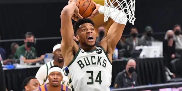 Los Bucks igualan las Finales apoyados en Middleton