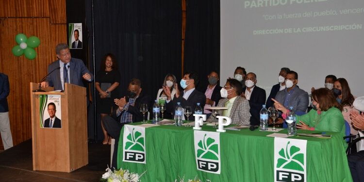 Leonel Fernández se reúne con más de 170 dirigentes de Europa, en España