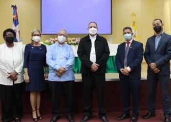 Instituciones elaboran propuestas para docentes de Formación Integral Humana y Religiosa