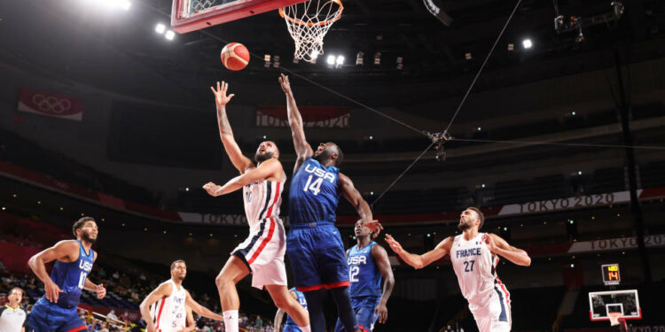 Francia derrota a Estados Unidos en baloncesto